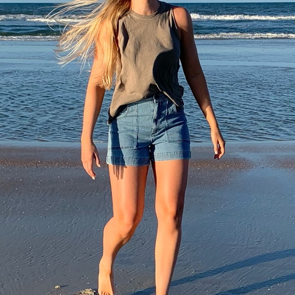 Madewell Pants - Madewell High-Rise Cuffed Denim Shorts in Light Indigo